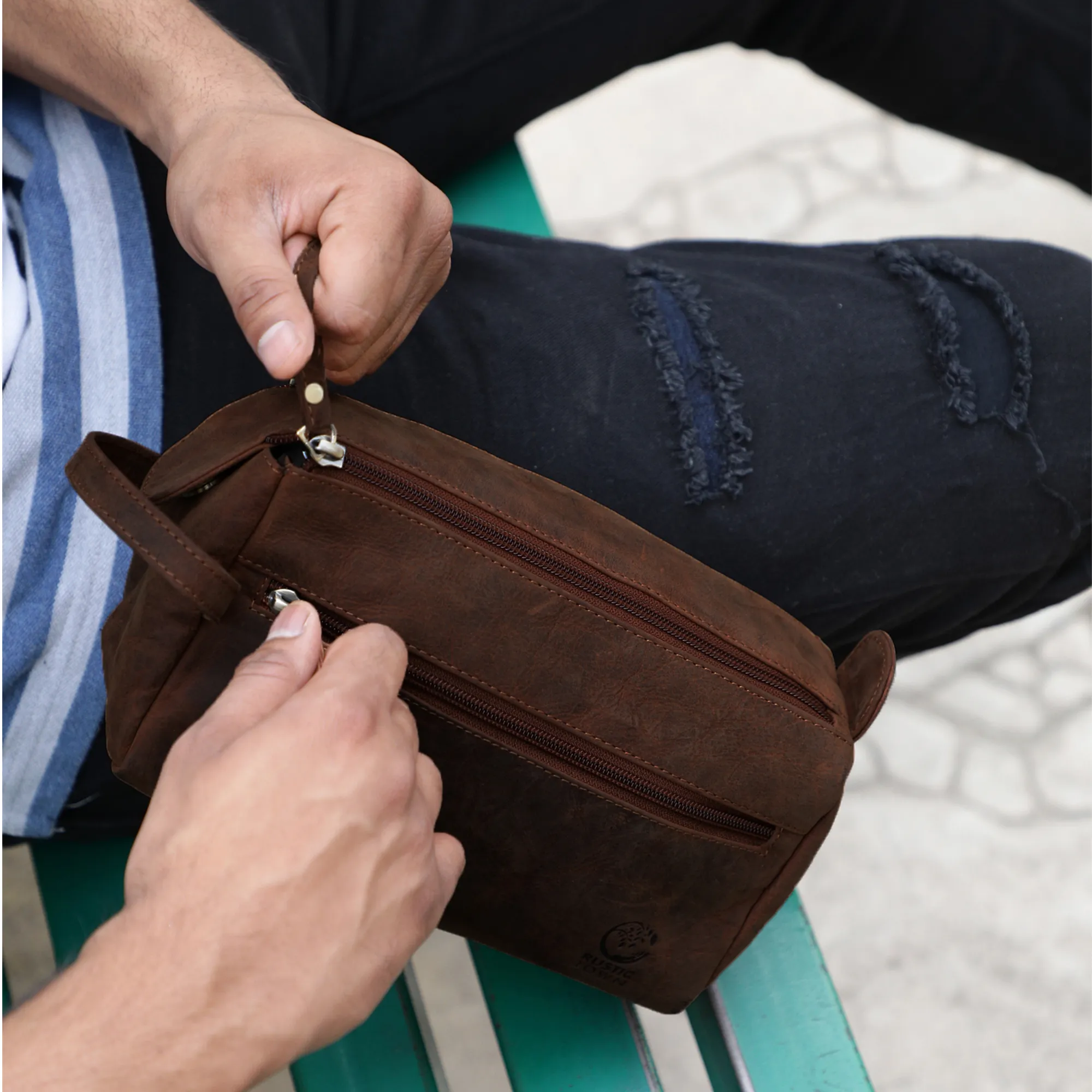 Hugh Leather Travel Shaving Bag (Dark Brown)